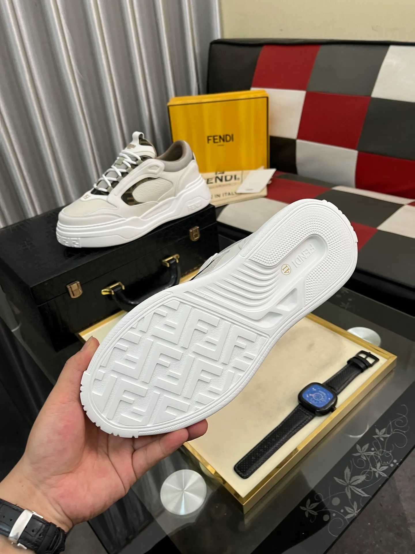 Men's Men's Shoes 💰680⌚️⌚️(Higher version) [Fendi] Fendi's latest casual shoes for men! Available at counters simultaneously! A one-to-one replica of the original. Made entirely of imported top-grain calfskin, the interior is made of top-grain water-dyed cowhide, and the original factory-supplied rubber outsole. Leading new fashion concepts. Matching code: 38-44. 45 can be customized and non-returnable!